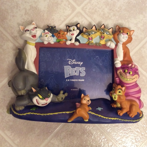 Cats of Disney Pets 3D Photo Frame - Picture 2 of 4